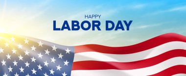 ABD İşçi Bayramı afişi. Gün doğumunda bulutlu gökyüzünde ABD bayrağı taşıyan ABD İşçi Bayramı için parlak bir bayrak. Dekorasyon afişleri, posterler, sosyal medya ve reklamlar için gerçekçi vektör illüstrasyonu.