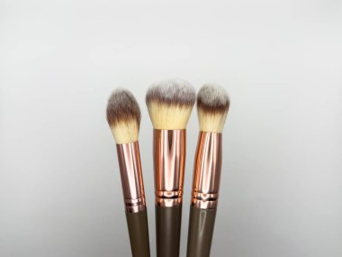 Beyaz arka planda makyaj fırçaları. kopyalama alanı, düz konum, üst görünüm. Yüksek kalite fotoğraf