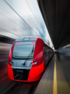 Modern tren hareket halinde ve bulanık, Rus tren yolları Moskova ve MCC. Moskova Merkez Dairesi, metro. Yüksek kalite fotoğraf