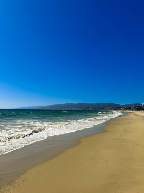 Santa Monica ve Pasifik Okyanusu 'nun güzel bir sahili var. Los Angeles, Kaliforniya, ABD. Yüksek kalite fotoğraf