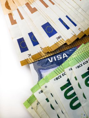 ABD 'ye giriş vergisi, vize ücreti, vize vergisi, ABD' ye girerken yatırılan avro, girişte ABD 'ye yatırılan para. Vize damgalı seyahat pasaportlu göçmen vizesi biz, vize ABD, fotokopi alanı, düz alan, üst manzara. Yüksek kalite fotoğraf