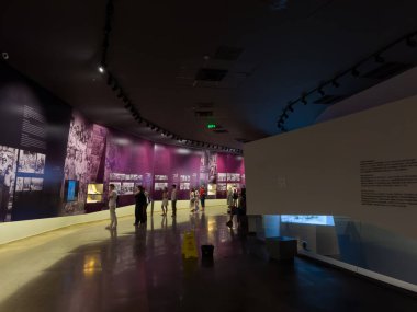 Erivan, Ermenistan - 08.17.2025: Ermeni Soykırım Müzesi-Enstitüsü ve Tsiternakaberd Ermeni Soykırımı anıtı, 24 Nisan 1915, 1,5 milyon sivil Ermeni Osmanlı İmparatorluğu tarafından öldürüldü. Yüksek kalite fotoğraf