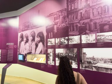 Erivan, Ermenistan - 08.17.2025: Ermeni Soykırım Müzesi-Enstitüsü ve Tsiternakaberd Ermeni Soykırımı anıtı, 24 Nisan 1915, 1,5 milyon sivil Ermeni Osmanlı İmparatorluğu tarafından öldürüldü. Yüksek kalite fotoğraf