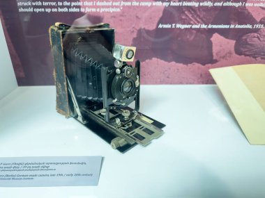 Erivan, Ermenistan - 08.17.2025: Ermeni Soykırım Müzesi-Enstitüsü ve Tsiternakaberd Ermeni Soykırımı anıtı, 24 Nisan 1915, 1,5 milyon sivil Ermeni Osmanlı İmparatorluğu tarafından öldürüldü. Yüksek kalite fotoğraf