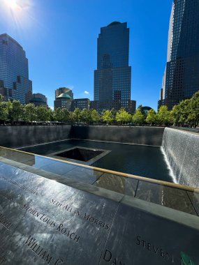 New York, New York - 09.10.2024: Manhattan 'daki Ground Zero' daki Ulusal 11 Eylül Anma Müzesi. Yüksek kalite fotoğraf