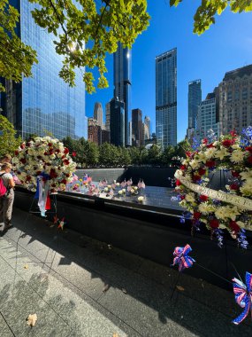 New York, New York - 09.10.2024: Manhattan 'daki Ground Zero' daki Ulusal 11 Eylül Anma Müzesi. Yüksek kalite fotoğraf