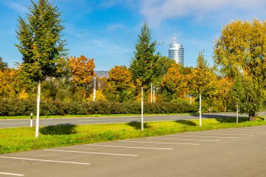 Küçük Sonbahar, Jena - Thüringen - Almanya topraklarında yürür.