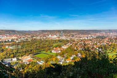 Küçük Sonbahar, Jena - Thüringen - Almanya topraklarında yürür.