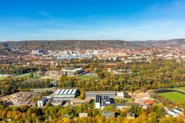 Küçük Sonbahar, Jena - Thüringen - Almanya topraklarında yürür.