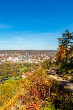 Küçük Sonbahar, Jena - Thüringen - Almanya topraklarında yürür.