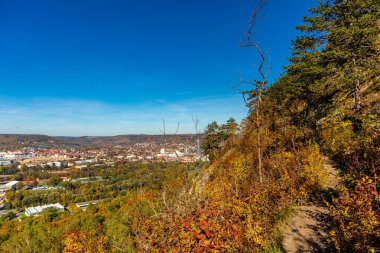 Küçük Sonbahar, Jena - Thüringen - Almanya topraklarında yürür.