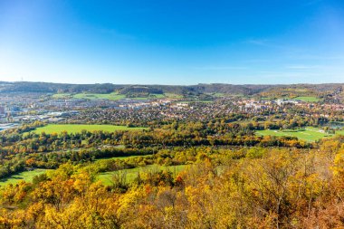Küçük Sonbahar, Jena - Thüringen - Almanya topraklarında yürür.