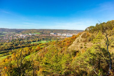 Küçük Sonbahar, Jena - Thüringen - Almanya topraklarında yürür.