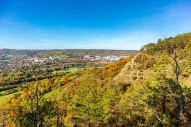 Küçük Sonbahar, Jena - Thüringen - Almanya topraklarında yürür.
