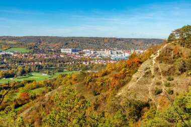 Küçük Sonbahar, Jena - Thüringen - Almanya topraklarında yürür.