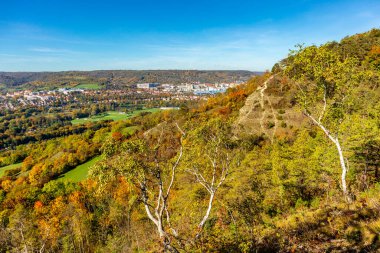 Küçük Sonbahar, Jena - Thüringen - Almanya topraklarında yürür.