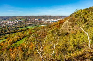 Küçük Sonbahar, Jena - Thüringen - Almanya topraklarında yürür.