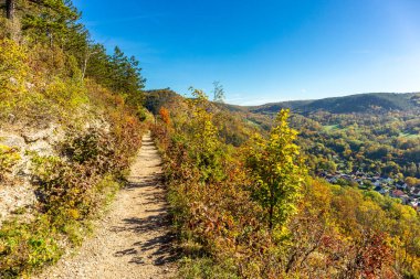 Küçük Sonbahar, Jena - Thüringen - Almanya topraklarında yürür.