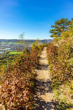 Küçük Sonbahar, Jena - Thüringen - Almanya topraklarında yürür.
