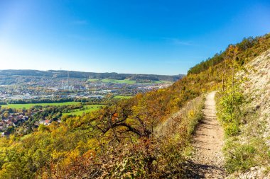 Küçük Sonbahar, Jena - Thüringen - Almanya topraklarında yürür.