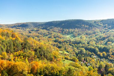 Küçük Sonbahar, Jena - Thüringen - Almanya topraklarında yürür.