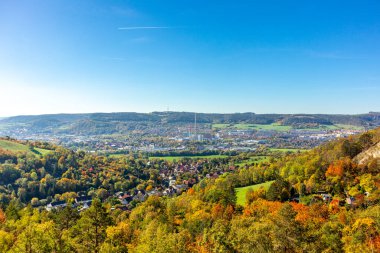 Küçük Sonbahar, Jena - Thüringen - Almanya topraklarında yürür.