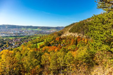 Küçük Sonbahar, Jena - Thüringen - Almanya topraklarında yürür.