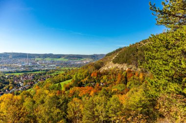 Küçük Sonbahar, Jena - Thüringen - Almanya topraklarında yürür.