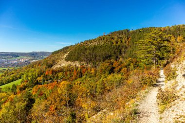 Küçük Sonbahar, Jena - Thüringen - Almanya topraklarında yürür.