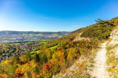 Küçük Sonbahar, Jena - Thüringen - Almanya topraklarında yürür.