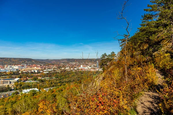 Küçük Sonbahar, Jena - Thüringen - Almanya topraklarında yürür.