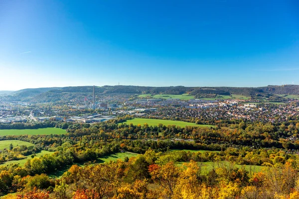 Küçük Sonbahar, Jena - Thüringen - Almanya topraklarında yürür.