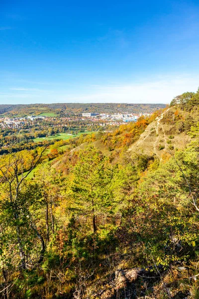 Küçük Sonbahar, Jena - Thüringen - Almanya topraklarında yürür.