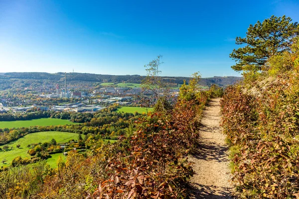 Küçük Sonbahar, Jena - Thüringen - Almanya topraklarında yürür.