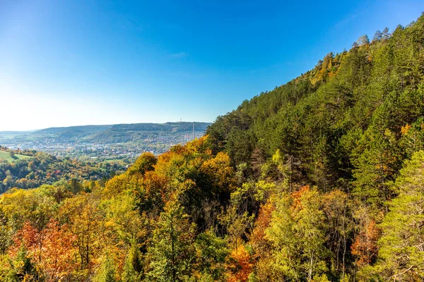 Küçük Sonbahar, Jena - Thüringen - Almanya topraklarında yürür.
