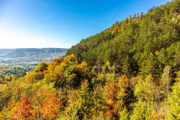 Küçük Sonbahar, Jena - Thüringen - Almanya topraklarında yürür.