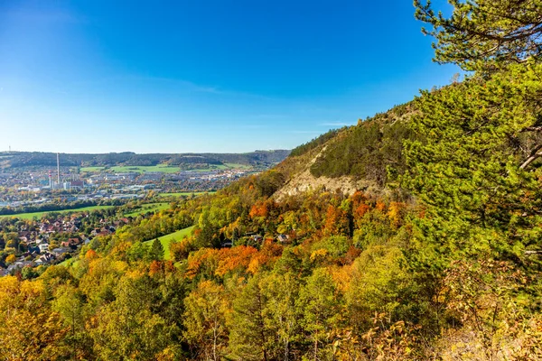 Küçük Sonbahar, Jena - Thüringen - Almanya topraklarında yürür.