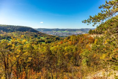 Küçük Sonbahar, Jena - Thüringen - Almanya topraklarında yürür.