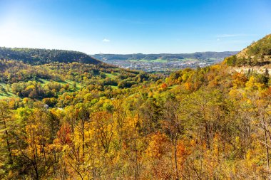 Küçük Sonbahar, Jena - Thüringen - Almanya topraklarında yürür.
