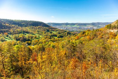 Küçük Sonbahar, Jena - Thüringen - Almanya topraklarında yürür.