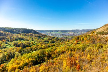 Küçük Sonbahar, Jena - Thüringen - Almanya topraklarında yürür.