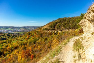 Küçük Sonbahar, Jena - Thüringen - Almanya topraklarında yürür.