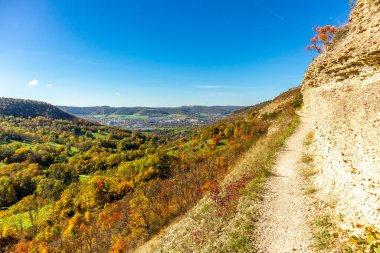 Küçük Sonbahar, Jena - Thüringen - Almanya topraklarında yürür.