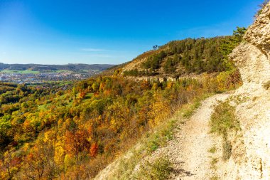 Küçük Sonbahar, Jena - Thüringen - Almanya topraklarında yürür.