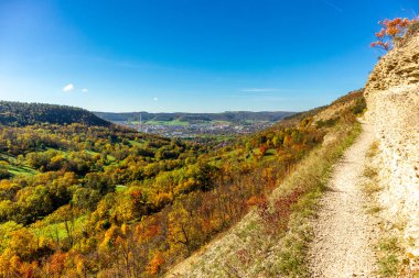 Küçük Sonbahar, Jena - Thüringen - Almanya topraklarında yürür.