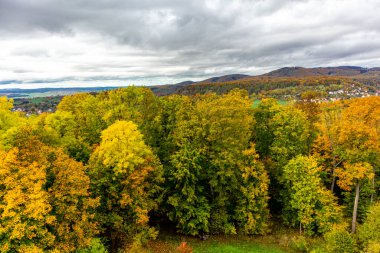 Bad Liebenstein - Thüringen - Almanya yakınlarındaki güzel park manzarasında küçük bir sonbahar yürüyüşü.
