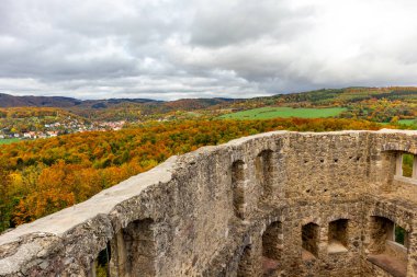Bad Liebenstein - Thüringen - Almanya yakınlarındaki güzel park manzarasında küçük bir sonbahar yürüyüşü.