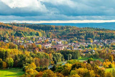Bad Liebenstein - Thüringen - Almanya yakınlarındaki güzel park manzarasında küçük bir sonbahar yürüyüşü.