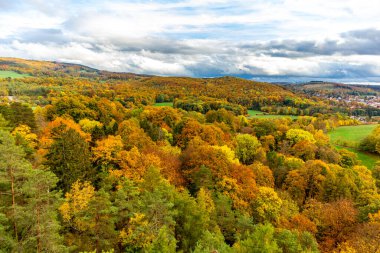 Bad Liebenstein - Thüringen - Almanya yakınlarındaki güzel park manzarasında küçük bir sonbahar yürüyüşü.