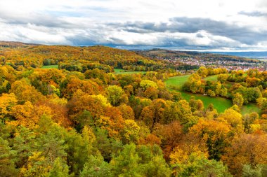 Bad Liebenstein - Thüringen - Almanya yakınlarındaki güzel park manzarasında küçük bir sonbahar yürüyüşü.